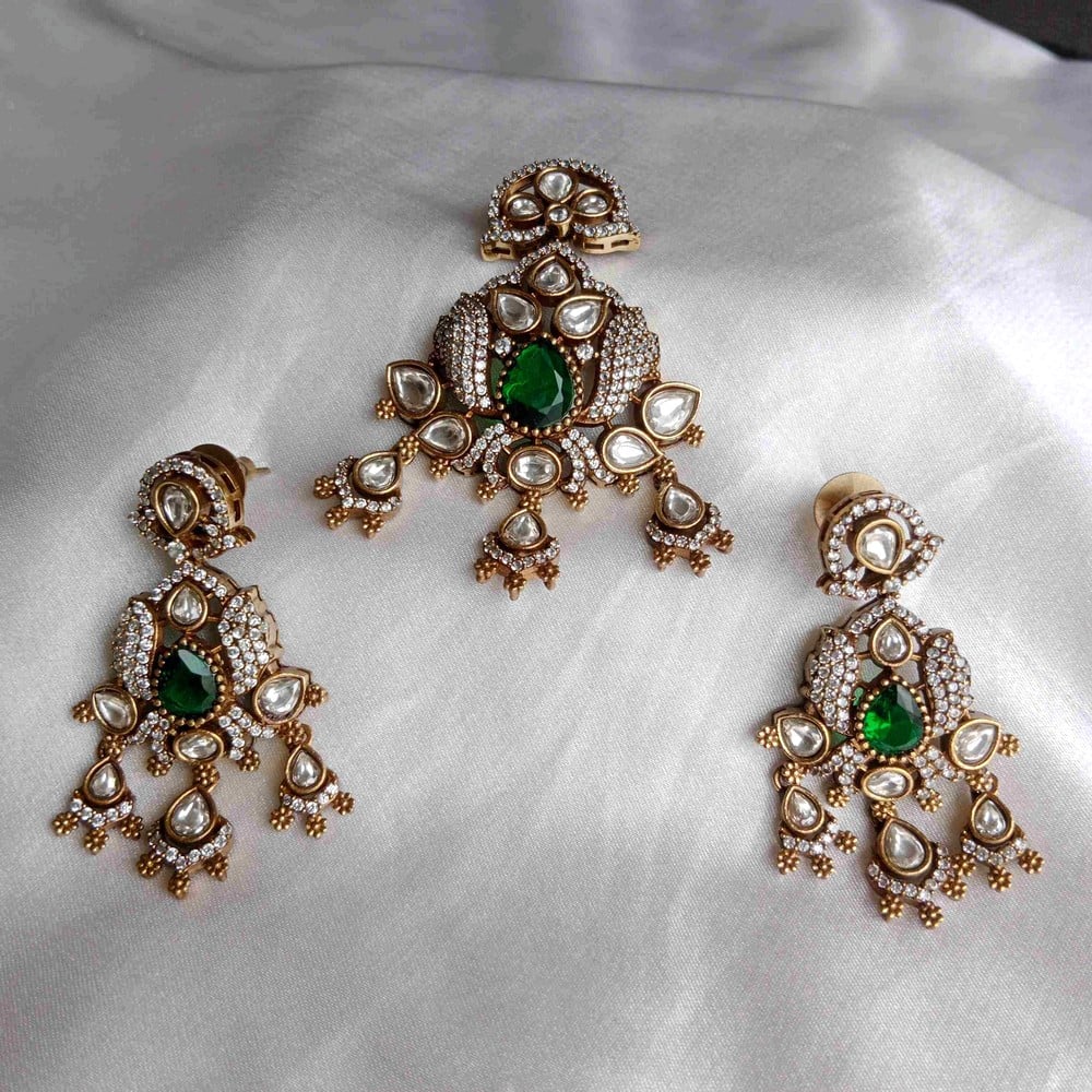 Handmade Brass Metal Jewellery Green Stone Maang Tikka Set